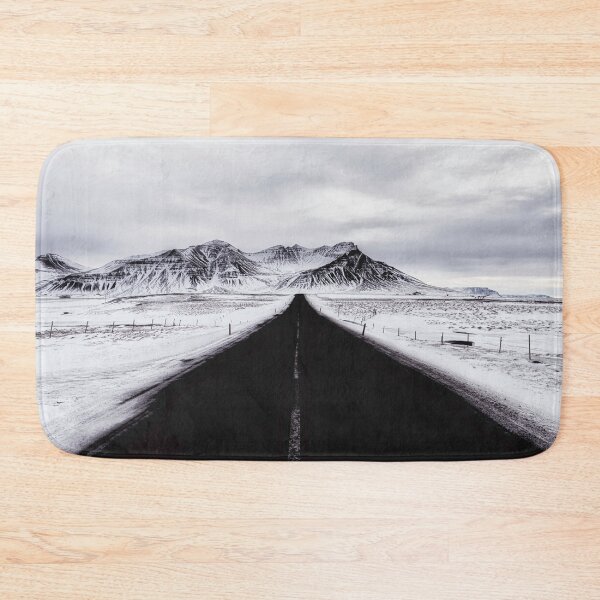 Artikelvorschau, An Icelandic road entworfen und verkauft von Kana Photography.