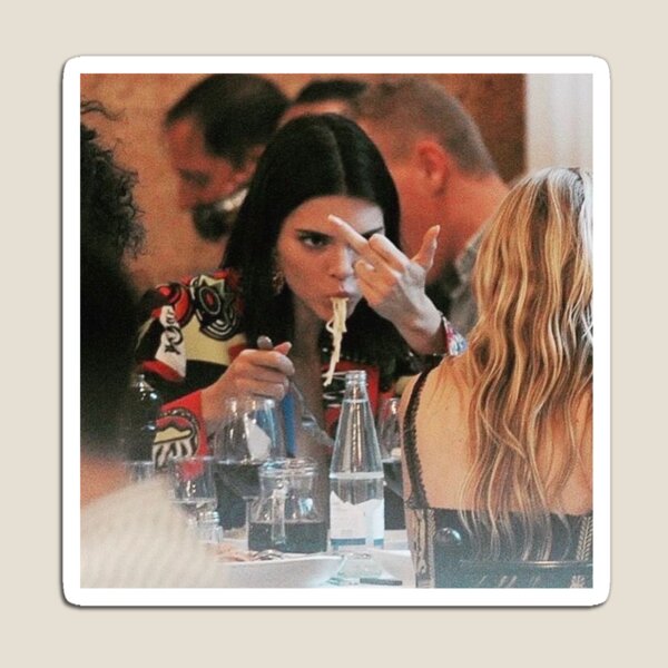 Aperçu de l'œuvre Kendall Jenner créée et vendue par hala-.