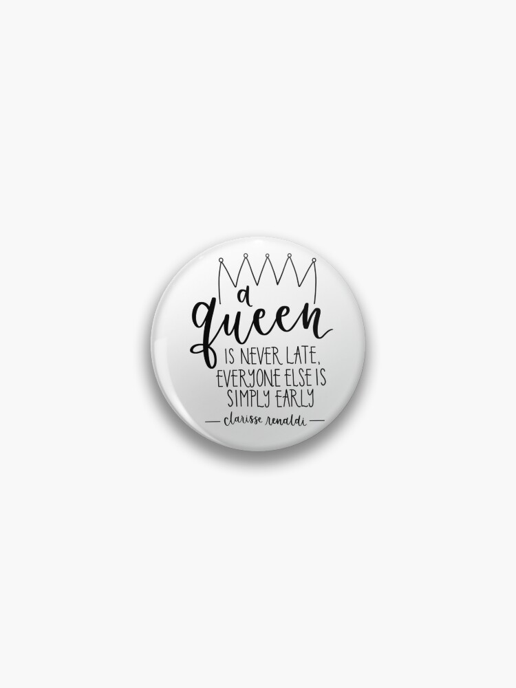 Badge Une Reine N Est Jamais En Retard Citation De La Princesse Laitiere Par Chicorylaneco Redbubble