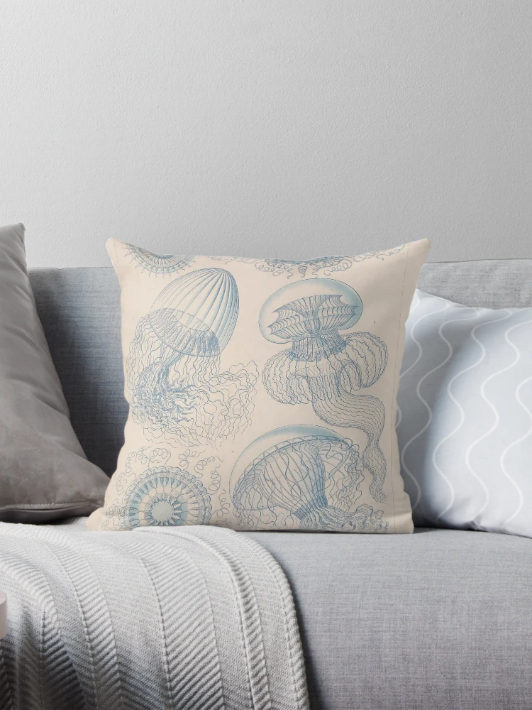 Aperçu 1 sur 4. Coussin avec l'œuvre Kunstformen der Natur... créée et vendue par Rodeoclash.