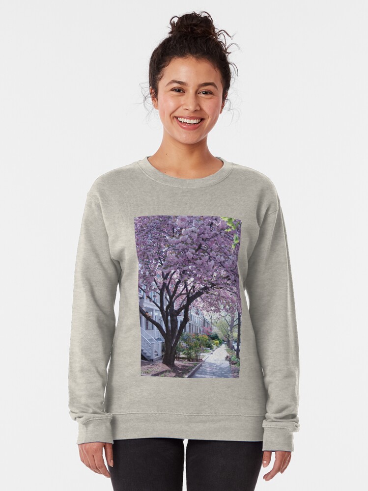 puffy sweatshirt