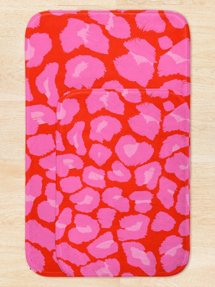 Alternate view of Textured Red and Pink Leopard Print Bath Mat