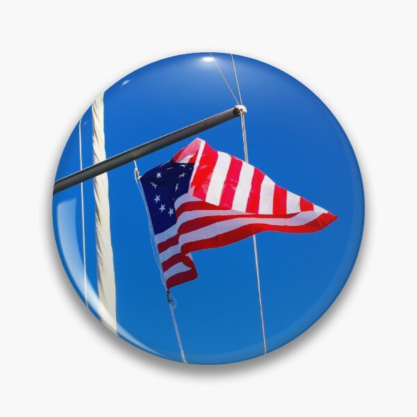 Artikelvorschau, Betsy Ross Flagge fliegt auf Segelboot entworfen und verkauft von banditandkoko.