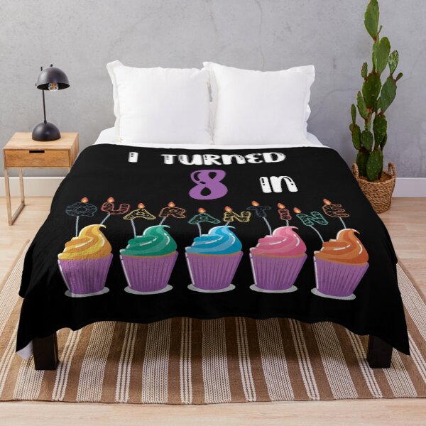 Artikelvorschau, Ich wurde 8 In Quarantäne lustige Idee Geburtstag T-Shirt entworfen und verkauft von fatoajmii.