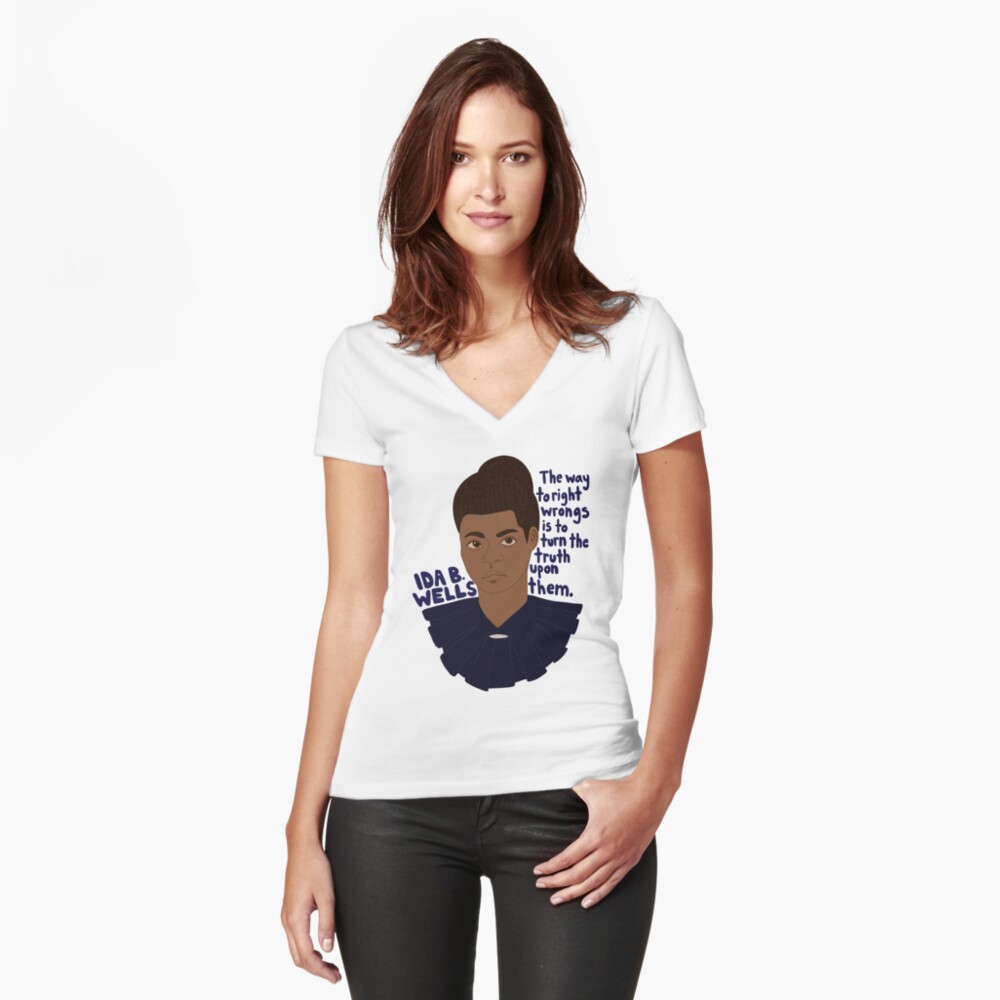 Vista previa del artículo con la obra «Camiseta entallada de cuello en V», diseñado y vendido por paumolaco.