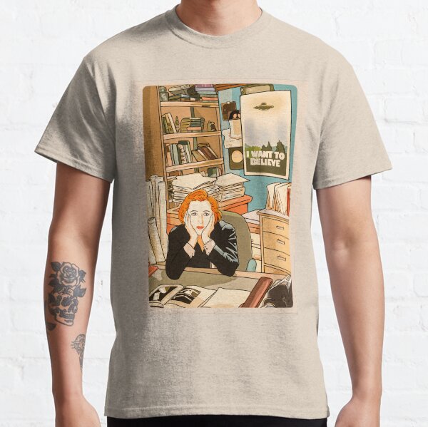 The skeptical Dana Scully in the Mulder s office The X Files Classic T-Shirt
