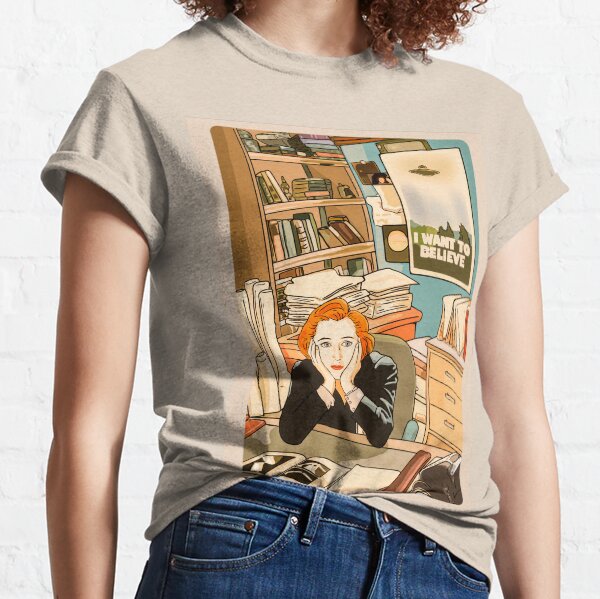 The skeptical Dana Scully in the Mulder s office The X Files Classic T-Shirt
