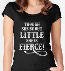 Camiseta entallada de cuello redondo Shakespeare Quote Typography - Aunque ella sea ...
