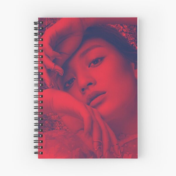 Aperçu de l'œuvre Jihyo TWICE rouge esthétique créée et vendue par PurpleMoonx.