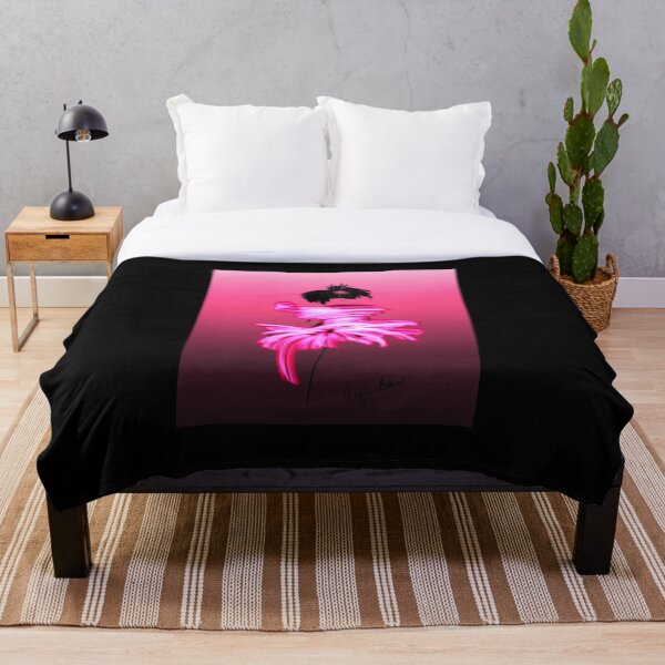 Artikelvorschau, Modemodellillustration im heißen rosa Partykleid, rosa Hintergrund entworfen und verkauft von PetaJaneDesigns.