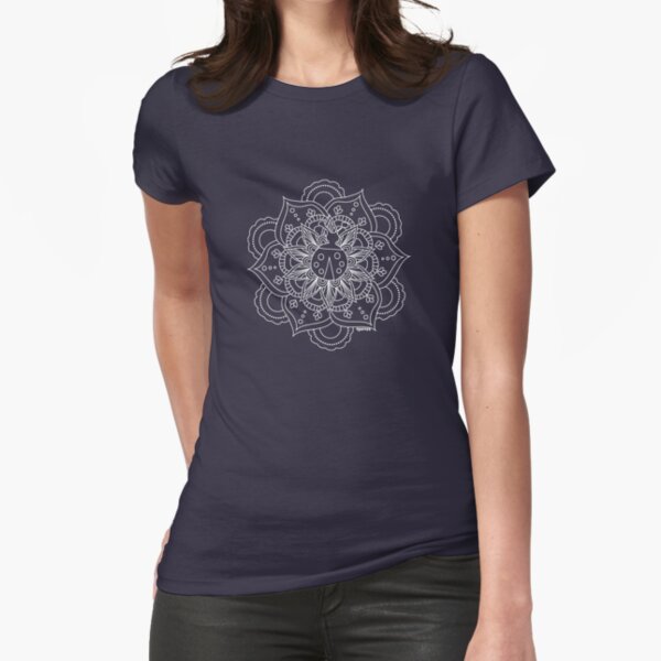 Aperçu de l'œuvre Coccinelle Mandala (contours blancs) créée et vendue par epacrea.