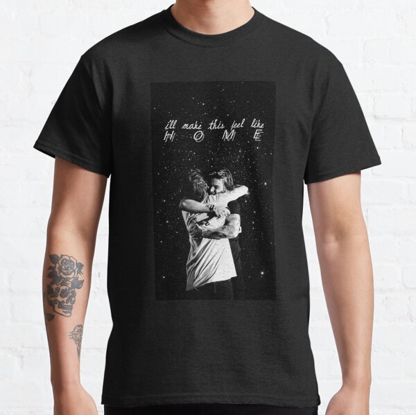 larry stylinson hug Classic T-Shirt