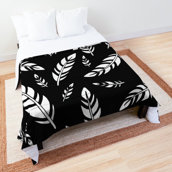 Black and White Feathers || Birds || Pattern Comforter