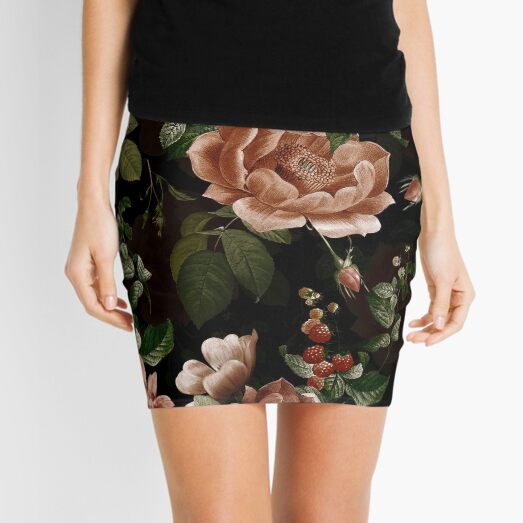 Artikel-Vorschau von Schwarzes Sepia-Vintage-Muster mit Rosen und Himbeeren Botanischer Nachtgarten Nightgarden, designt und verkauft von UtArt.