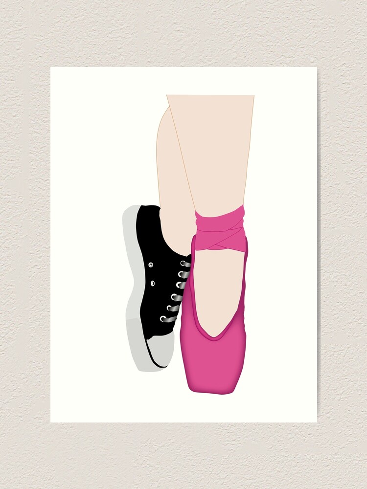 simultáneo entregar sacudir Lámina artística «Bailarina Pointe Zapatos + Converse» de Julia2Julia |  Redbubble