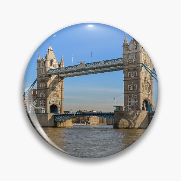 Aperçu de l'œuvre Tower Bridge contre le ciel bleu créée et vendue par lena-maximova.