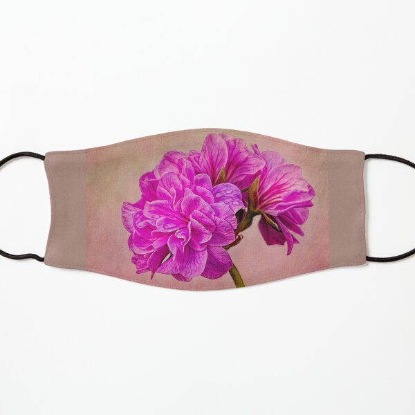Geranium portrait Kids Mask