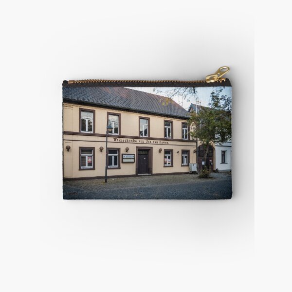 Artikelvorschau, Alte Weinschenke in Meerbusch Lank, NRW, Deutschland. entworfen und verkauft von David A. L. Davies.