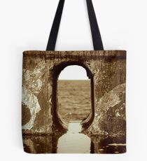 Malecón, La Habana, Cuba Tote Bag