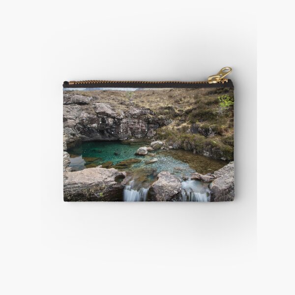 Aperçu de l'œuvre Fairy Pools of Skye créée et vendue par Will Hore-Lacy.