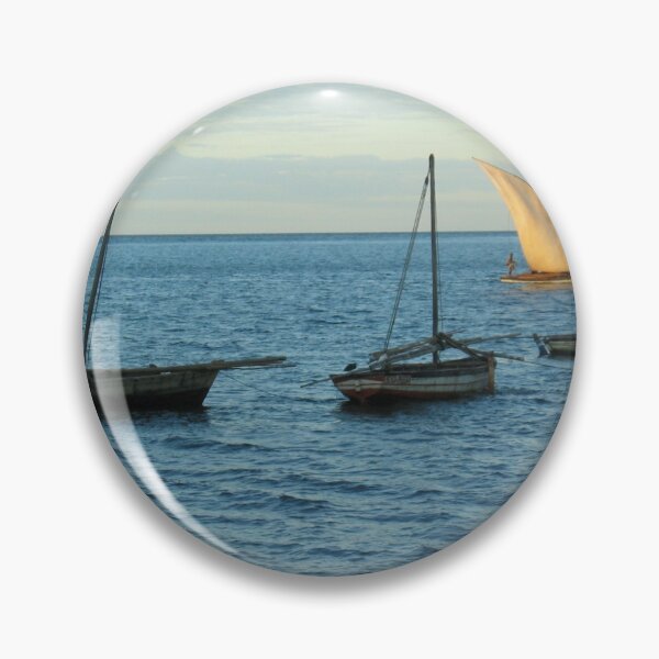 Artikelvorschau, Fischerboote Segelboote Yellow Sail Seascape entworfen und verkauft von worldways.