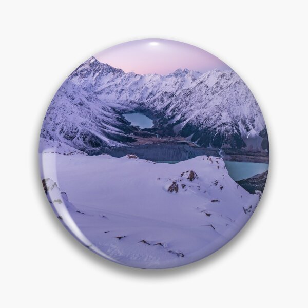 Artikelvorschau, Sonnenuntergang über den schneebedeckten Bergen entworfen und verkauft von DarkCornatus.