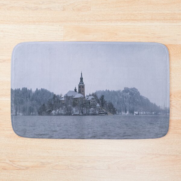 Artikelvorschau, Nebliger Bleder See entworfen und verkauft von rawshutterbug.