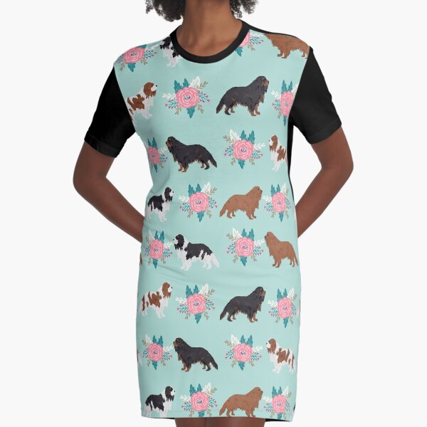 Niedliches Geschenk des Kavalier-Königcharles Spaniel-Blumenstraußes für Hundeliebhaberhunderasse-Haustierporträt T-Shirt Kleid