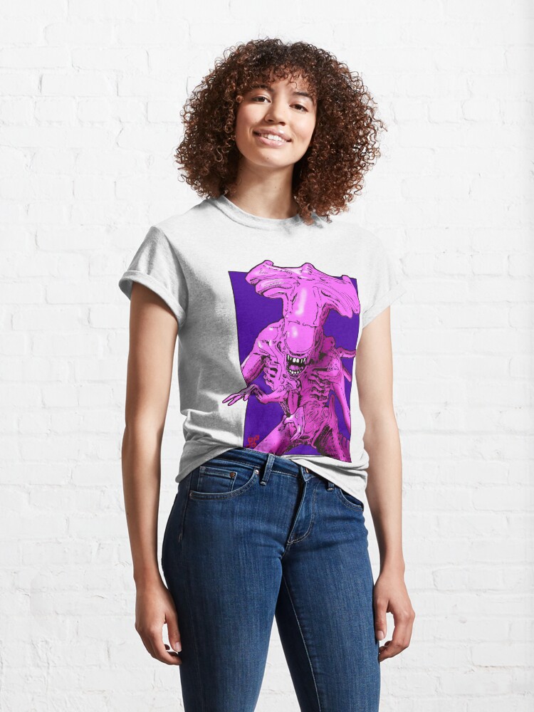 Vista alternativa de Camiseta clásica Pink Alien Queen