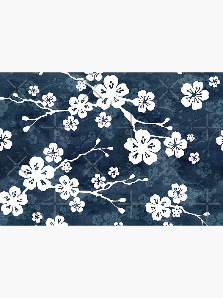 Patrón de flor de cerezo azul marino y blanco de adenaJ
