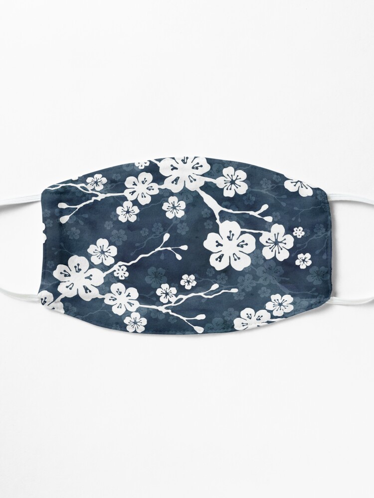 Vista alternativa de Mascarilla Patrón de flor de cerezo azul marino y blanco