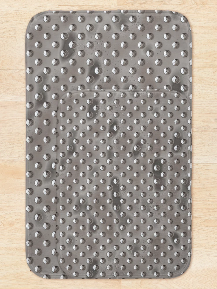 Aperçu 5 sur 6. Tapis de bain avec l'œuvre Plaque Rivet - Argent [Roufxis-Rb] créée et vendue par RoufXis.