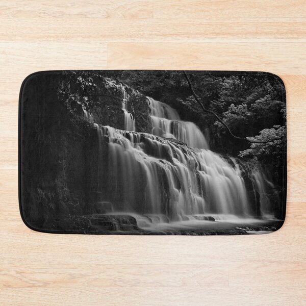 Artikelvorschau, Neuseeland Wasserfall entworfen und verkauft von lesslinear.