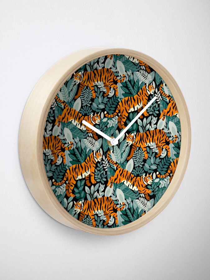 Imagen 1 de 4, Reloj con la obra Tigre de Bengala Teal Jungle, diseñada y vendida por TigaTiga.