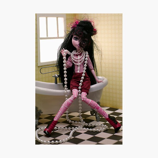 Draculaura and the Giant Pearls Photographic Print