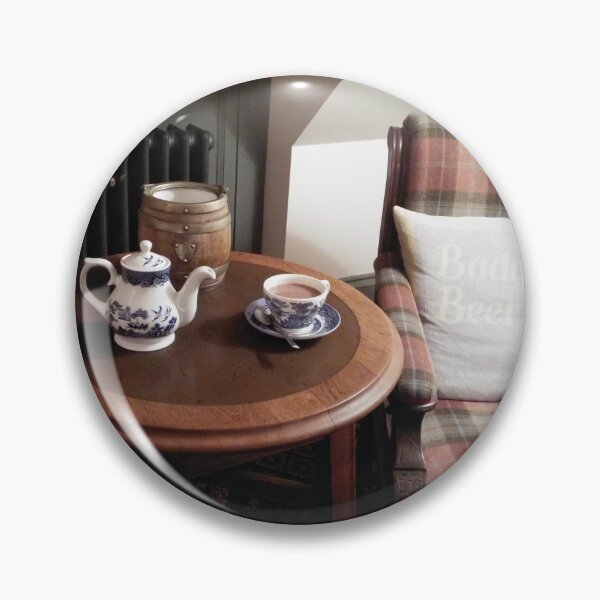 Artikelvorschau, Poundbury Dorset.
Gekennzeichnet in der Gruppe "Tische und Stühle" - 17/11/18.
Gekennzeichnet in der Gruppe "Kamera in einer Hand Kaffee in der anderen" - 12/06/19.
! https: //ih0.redbubble.net/image.664315144.0826/clkf entworfen und verkauft von niki2028.