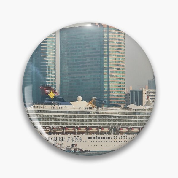Artikelvorschau, Kreuzfahrtschiff in Kowloon festgemacht. entworfen und verkauft von Howard Boyd.