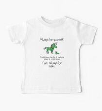 Sei immer ein Einhorn als Triceratops Baby T-Shirt
