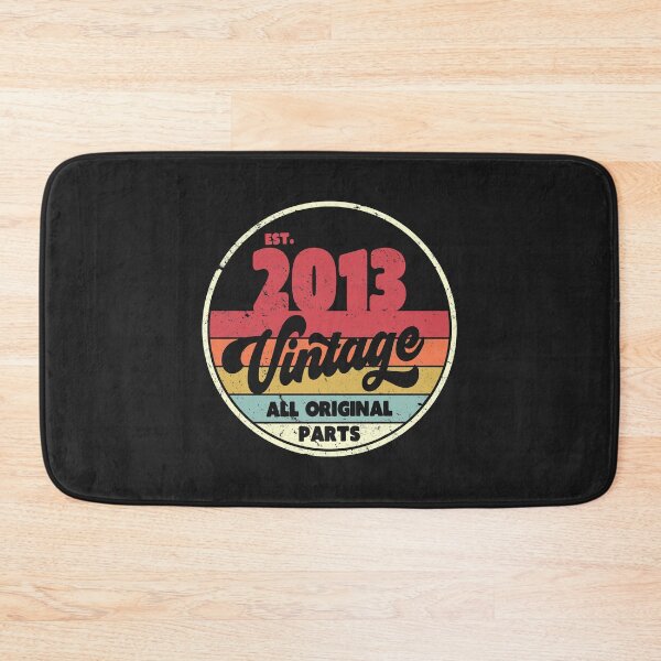 Aperçu de l'œuvre Design vintage 2013, cadeau d'anniversaire. Produit de style rétro créée et vendue par PackAPunch.