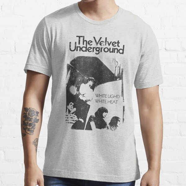 Chaleur et lumière blanches (design vieilli) T-shirt essentiel