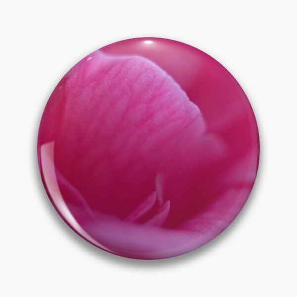 Artikelvorschau, Pink petals entworfen und verkauft von Latch Farm Studios.