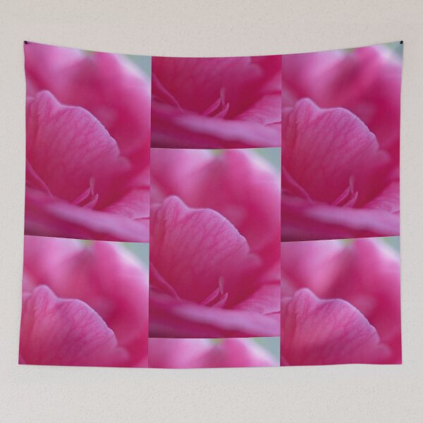 Artikelvorschau, Pink petals entworfen und verkauft von Latch Farm  Studios.
