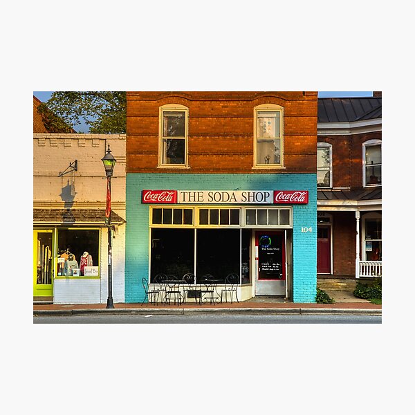 Aperçu de l'œuvre Le Soda Shop à Davidson, NC créée et vendue par Amy Dundon.