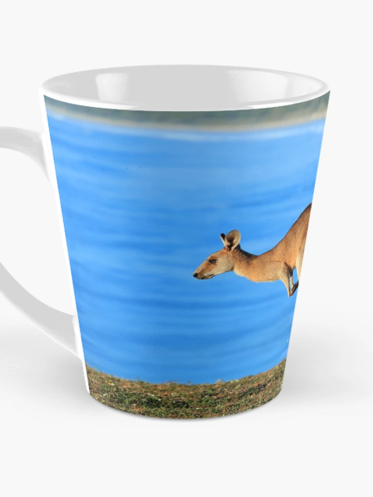 Aperçu 3 sur 4. Mug à café avec l'œuvre New Roo créée et vendue par evolutionx.