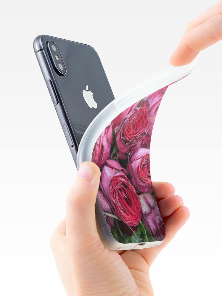 Aperçu 4 sur 5. Coque iPhone avec l'œuvre Brides Bouquet de Roses Rouges créée et vendue par ElvaE.
