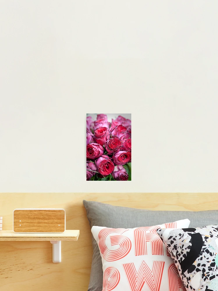 Aperçu 2 sur 3. Impression photo avec l'œuvre Brides Bouquet de Roses Rouges créée et vendue par ElvaE.