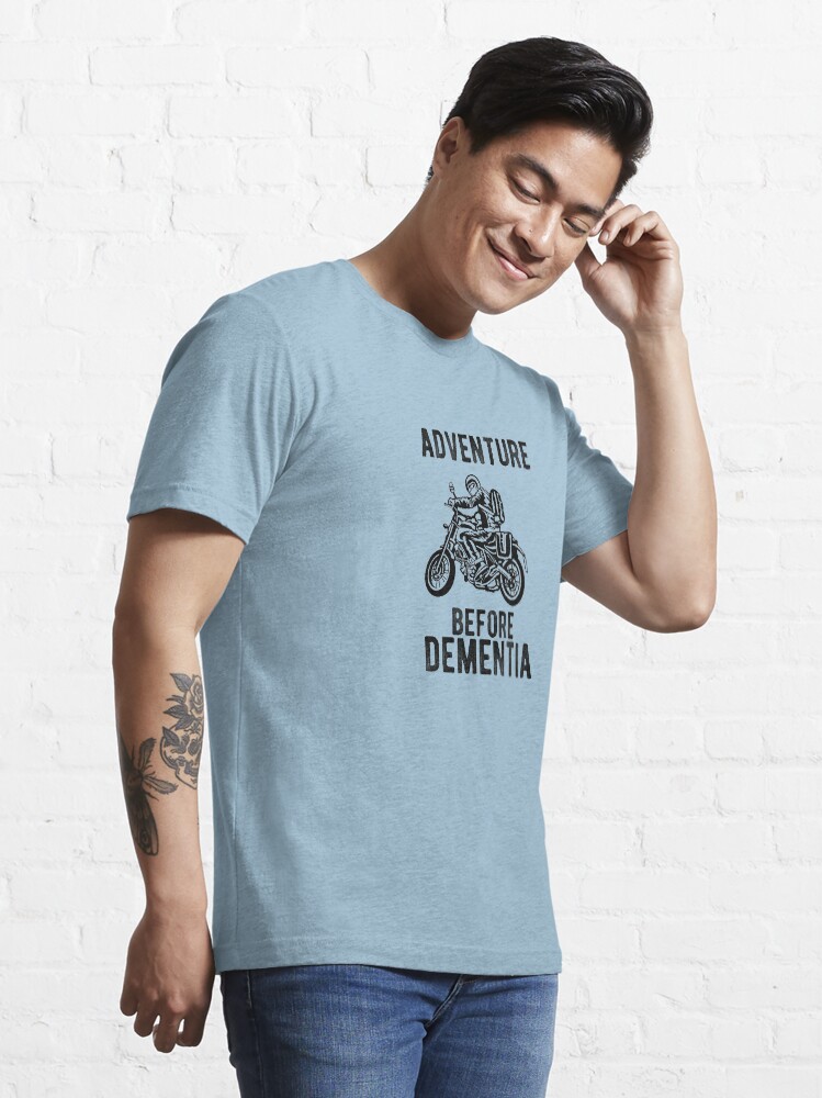 Alternative Ansicht von Abenteuer vor Demenz Motorradfahrer Motorrad Essential T-Shirt