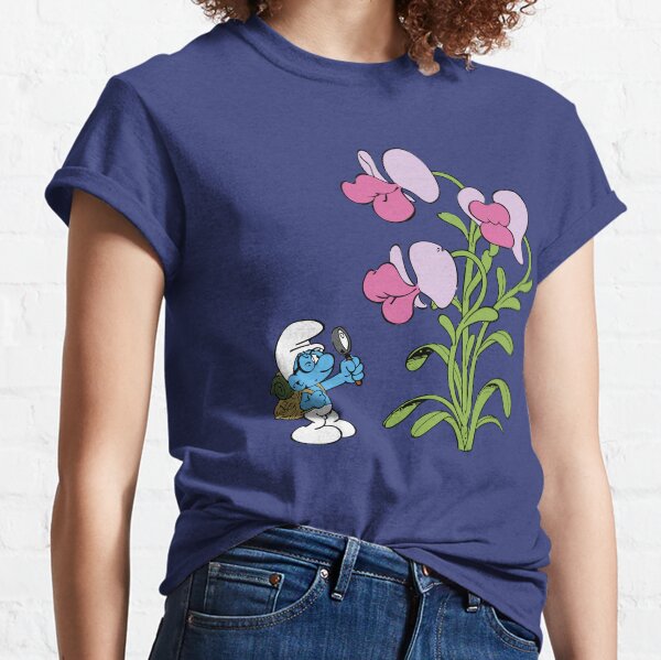 Brainy examining giant flower Classic T-Shirt
