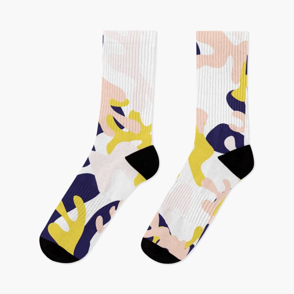 Aperçu de l'œuvre Motif de camouflage militaire rose et violet créée et vendue par Everyday Designs.