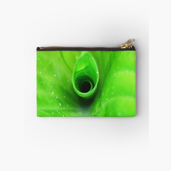 Aperçu de l'œuvre À l'intérieur d'une hosta créée et vendue par LisaWootenPhoto.